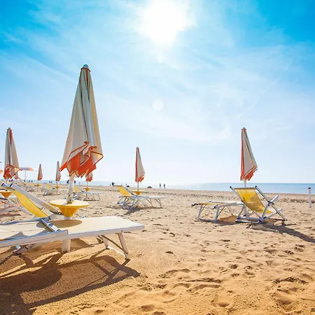 Fresh And Contemporary In Apartment Bibione